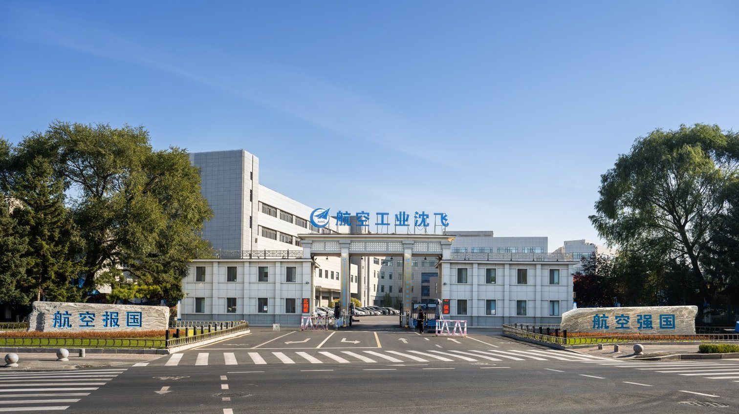 教师在幼儿园内驾车撞倒名孩子致死