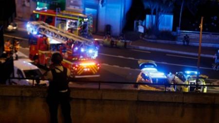 他一搂我就知道跑不了了