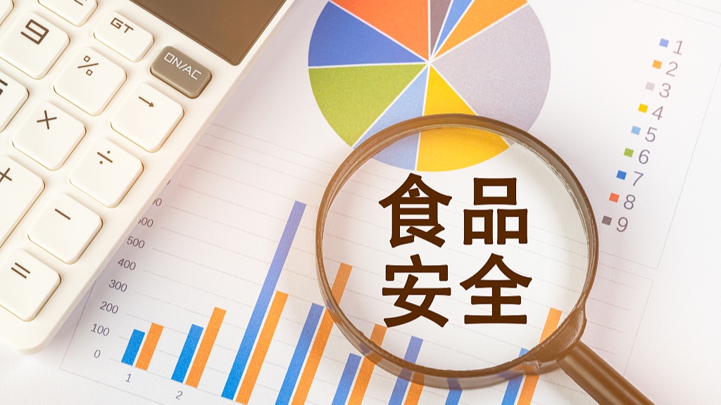 解放军歼击机轰炸机跨海峡奔袭迫近台岛