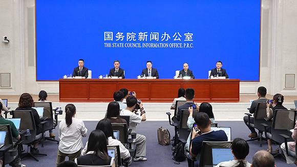 萨巴伦卡说郑钦文跟之前比确实有进步
